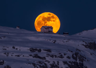 moon - fireball - mountain - moonrise - dolomites - fullmoon - crazy moment