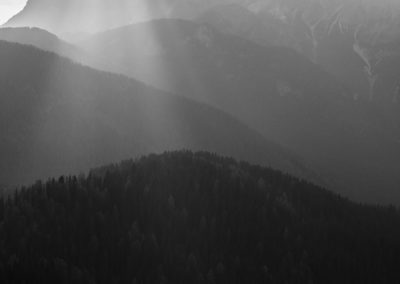 sella - mountais - street - black and white -